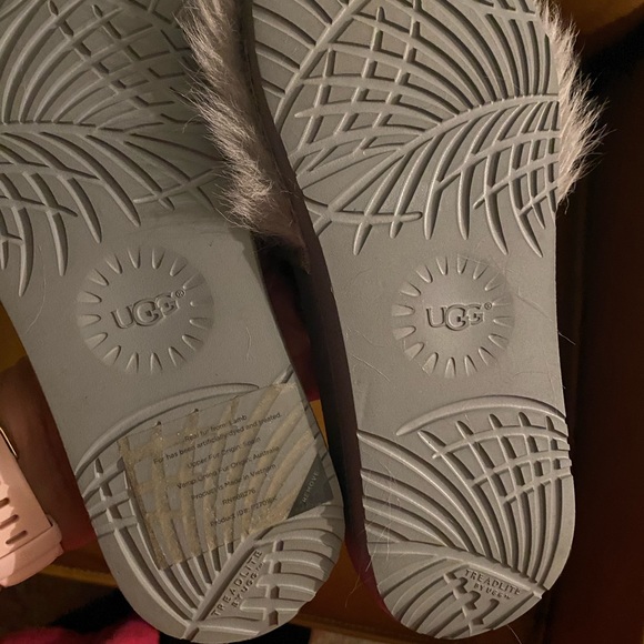 Ugg Royale Genuine Shearling Slides - Picture 6 of 9